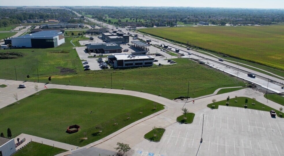 351 NW Autumn Crest Dr, Ankeny, IA à vendre - Aérien - Image 2 de 17