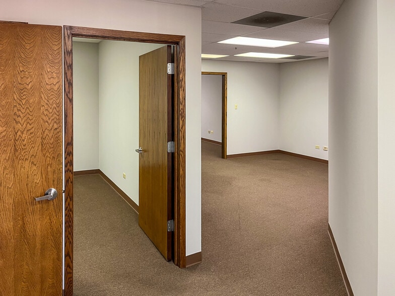 3809 Illinois Ave, St Charles, IL for lease - Interior Photo - Image 2 of 5