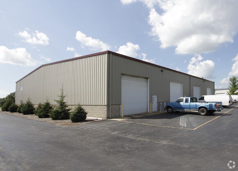 1010 Trakk Ln, Woodstock, IL à louer - Photo du bâtiment - Image 2 de 4