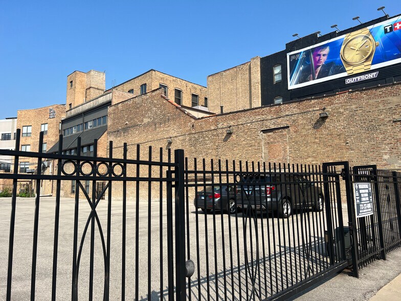1332 N Halsted St, Chicago, IL à louer - Photo du bâtiment - Image 3 de 18