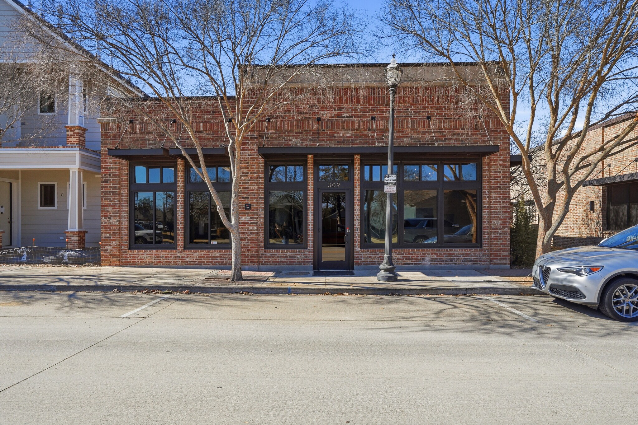 309 N Oak St, Roanoke, TX à vendre Photo principale- Image 1 de 18