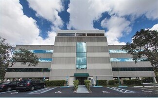 Plus de détails pour 14411 Commerce Way, Miami Lakes, FL - Bureau, Bureau/Commerce de détail à louer