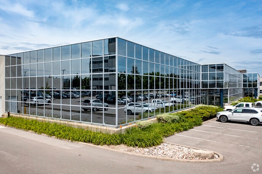 81-95 Granton Dr, Richmond Hill, ON à louer - Photo du bâtiment - Image 2 de 4