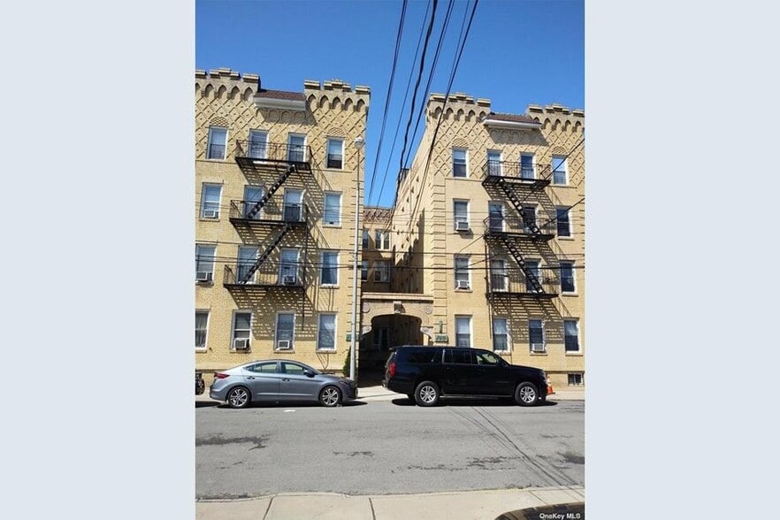 4324 165th St, Flushing, NY for sale - Building Photo - Image 1 of 5