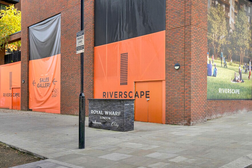 North Woolwich Road, Londres à louer - Photo du bâtiment - Image 2 de 2