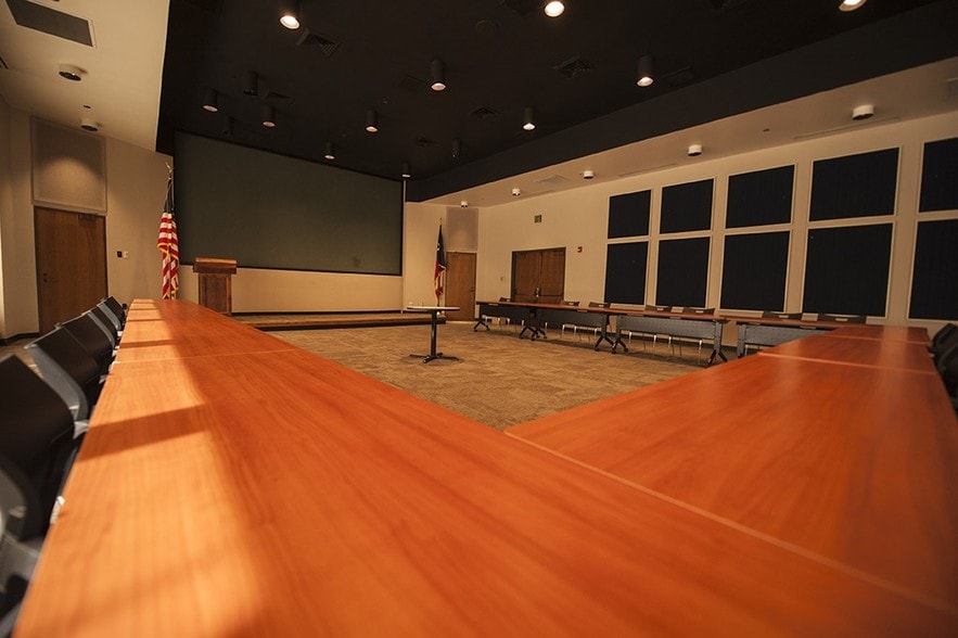 100 N Stanton St, El Paso, TX for lease - Interior Photo - Image 2 of 26