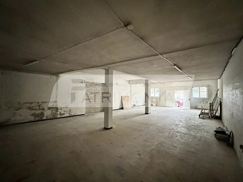 Retail in Marseille for lease - Interior Photo - Image 2 of 4