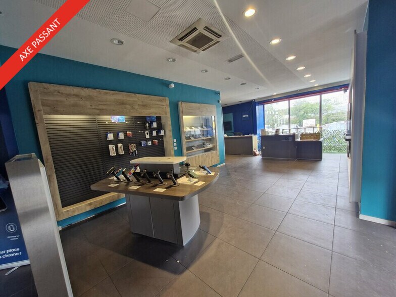 Retail in Marignane for lease - Interior Photo - Image 2 of 6