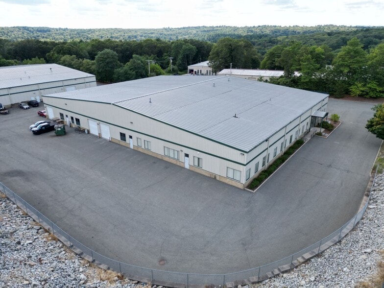 47 October Hill Rd, Holliston, MA for lease - Building Photo - Image 3 of 7