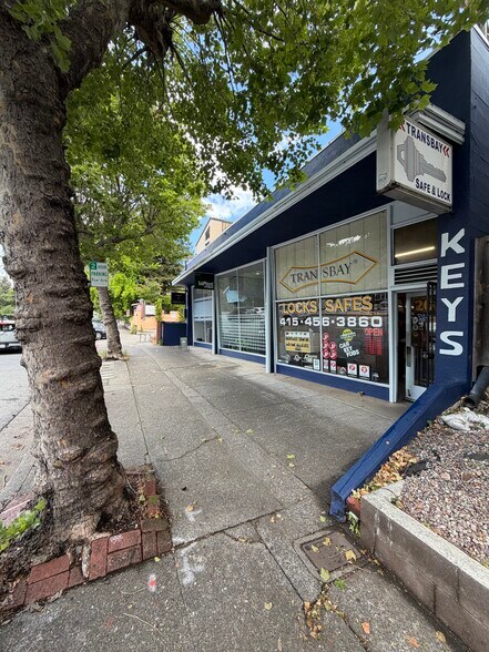 2020 4th St, San Rafael, CA à vendre - Photo du bâtiment - Image 2 de 18