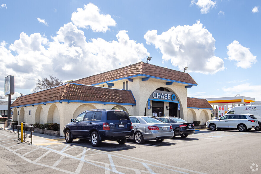 12555 Valley View St, Garden Grove, CA for lease - Building Photo - Image 3 of 13