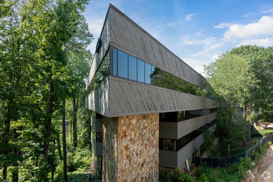 2400 Lake Park Dr SE, Smyrna, GA à louer - Photo du bâtiment - Image 3 de 9