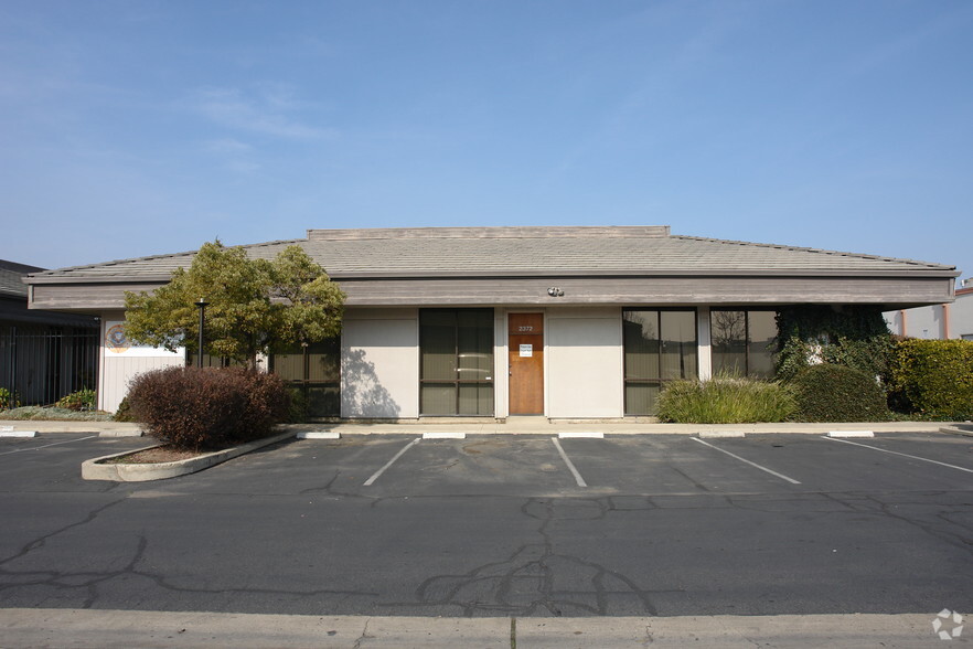 Office in Visalia, CA for sale - Primary Photo - Image 1 of 1