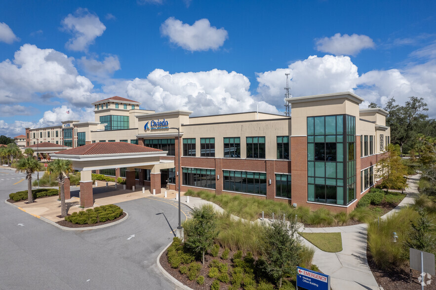 8400 Red Bug Lake Rd, Oviedo, FL for lease - Primary Photo - Image 1 of 5