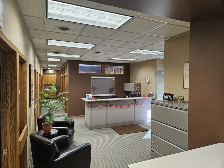 818 Main Ave, Fargo, ND à vendre - Photo intérieure - Image 2 de 21