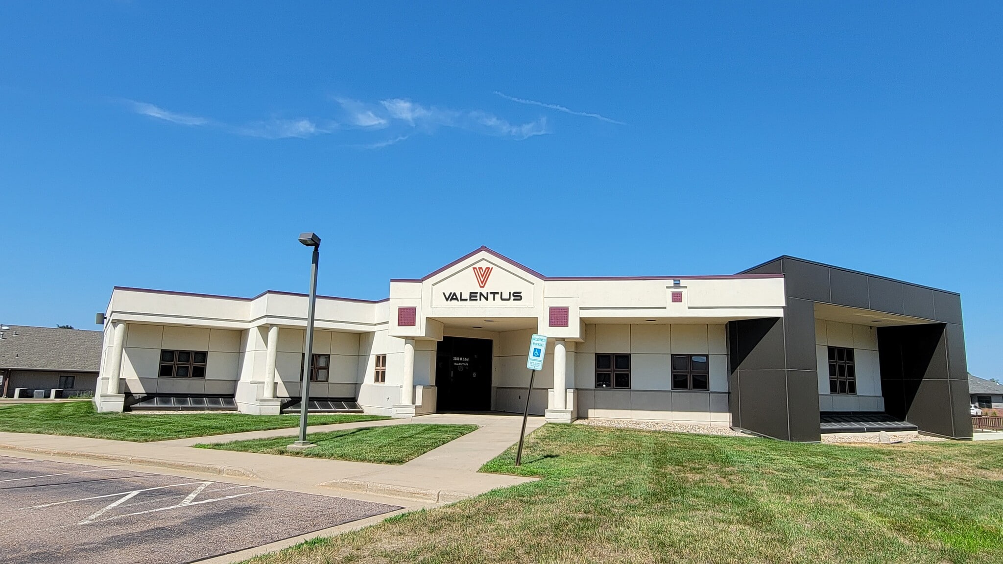 3900 W 53rd St, Sioux Falls, SD for sale Primary Photo- Image 1 of 18