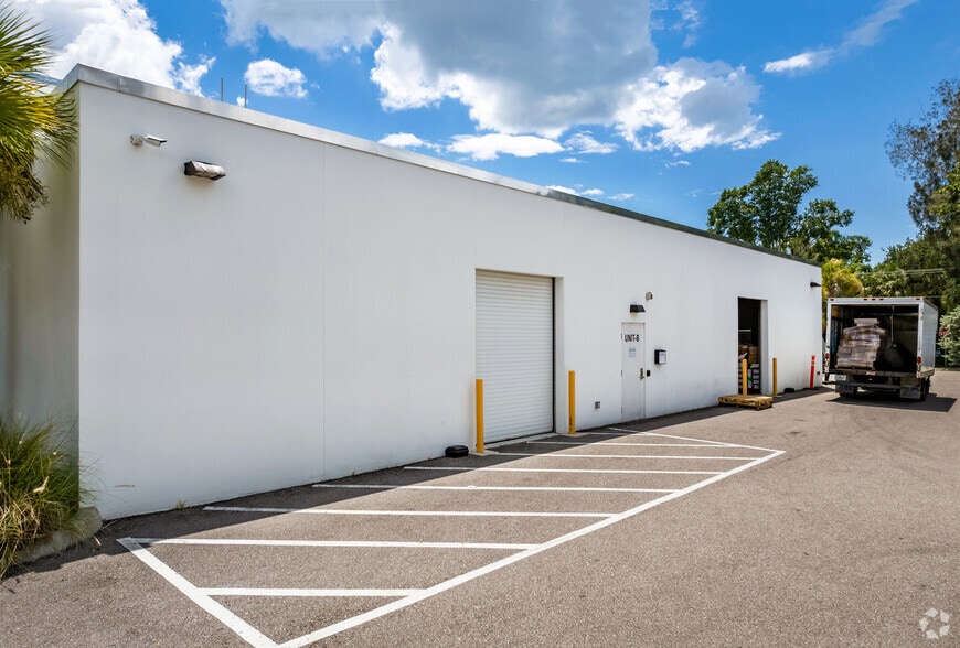 1060 Goodrich Ave, Sarasota, FL à vendre - Photo du bâtiment - Image 3 de 21