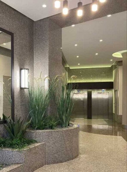 Office in Lyon for lease - Lobby - Image 2 of 4