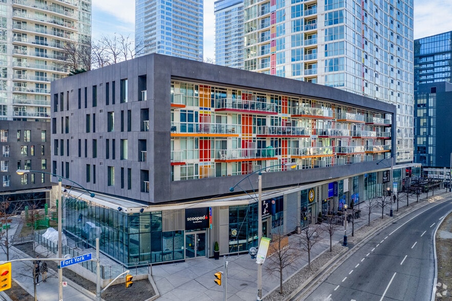 123 Fort York Blvd, Toronto, ON for lease - Primary Photo - Image 1 of 17