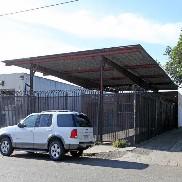 1319 E Washington Blvd, Los Angeles, CA à louer - Photo du bâtiment - Image 3 de 8