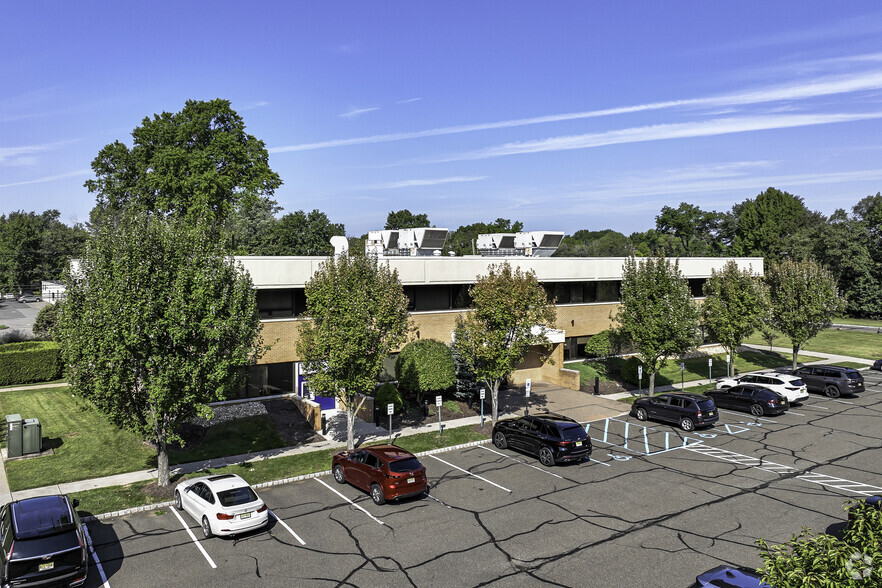 330 Passaic Ave, Fairfield, NJ for lease - Building Photo - Image 3 of 5
