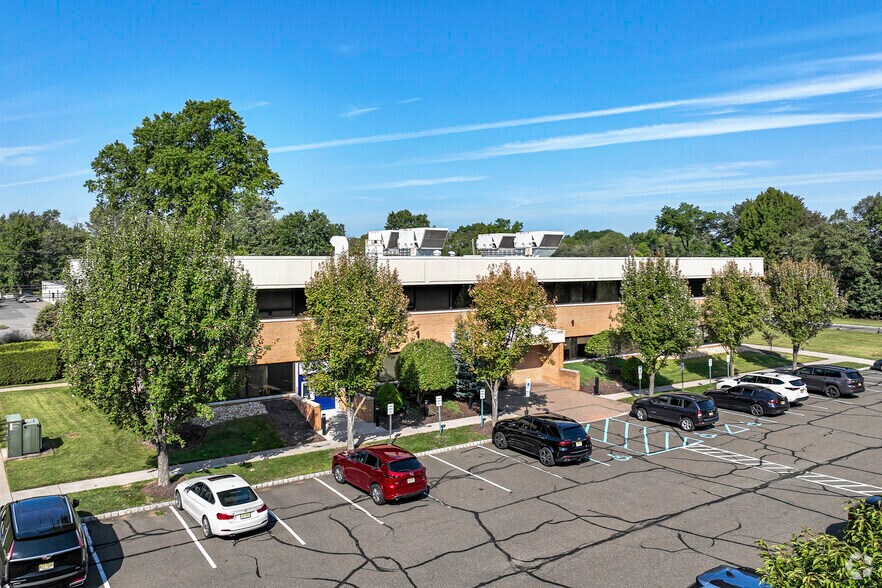 330 Passaic Ave, Fairfield, NJ à louer - Photo du bâtiment - Image 3 de 5