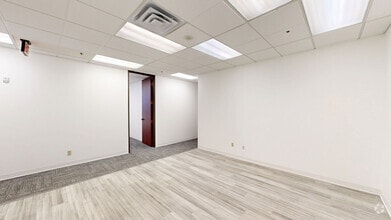 4201 Spring Valley Rd, Dallas, TX à louer Photo du bâtiment- Image 1 de 2