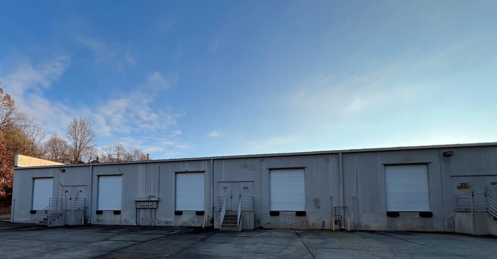 3714 Alliance Dr, Greensboro, NC for lease - Building Photo - Image 2 of 2