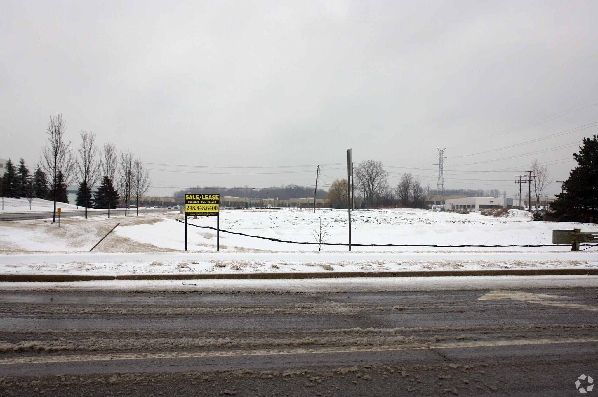 13 Mile Rd, Novi, MI à vendre Photo du bâtiment- Image 1 de 2