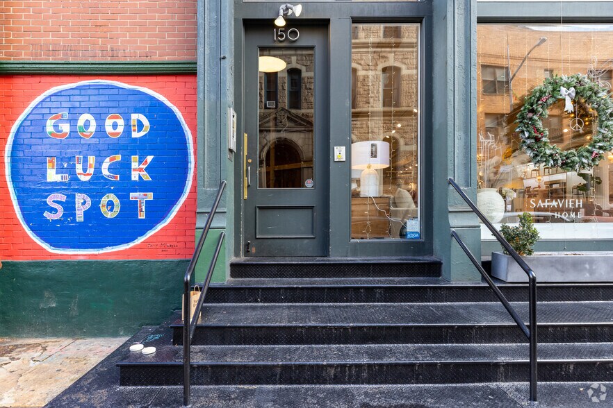 150 Thompson St, New York, NY à louer - Photo du bâtiment - Image 3 de 7