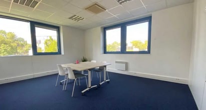 Bureau dans Écully à louer Photo intérieure- Image 2 de 12