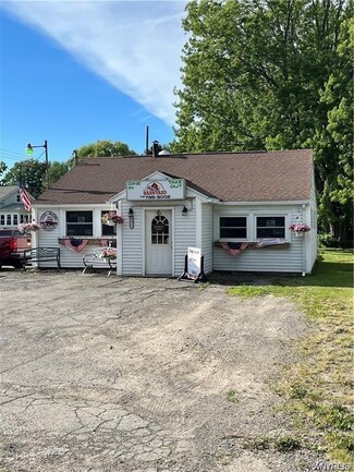 Plus de détails pour 8671 Lake Rd, Barker, NY - Vente au détail à vendre