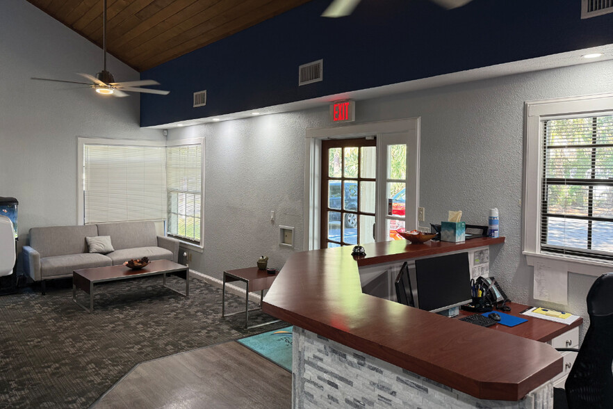 10225 Ulmerton Rd, Largo, FL for sale - Building Photo - Image 3 of 4