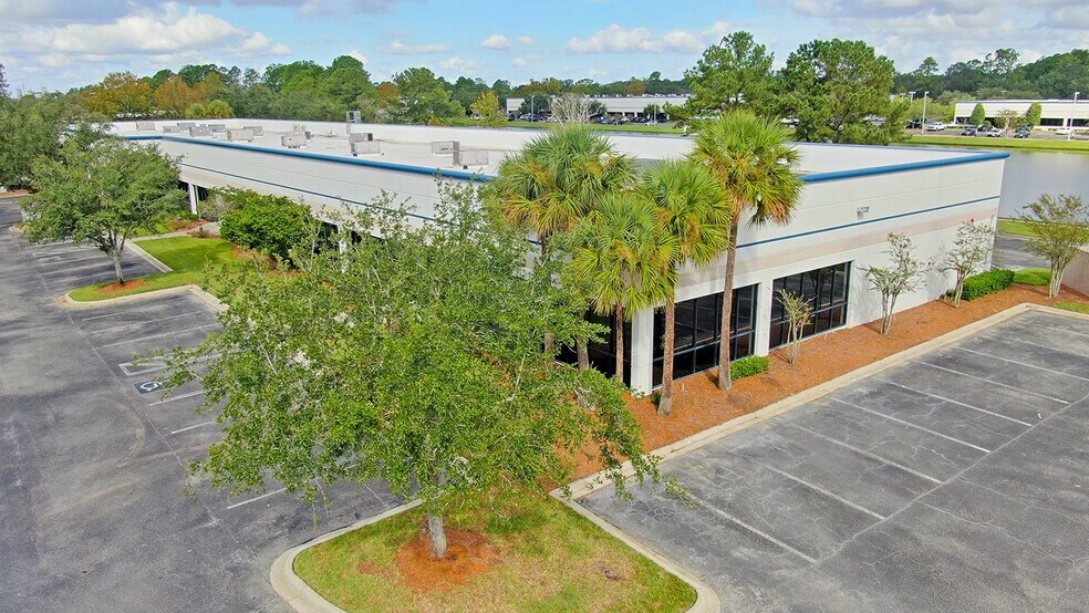 8211 Cypress Plaza Dr, Jacksonville, FL à louer - Photo du bâtiment - Image 3 de 12