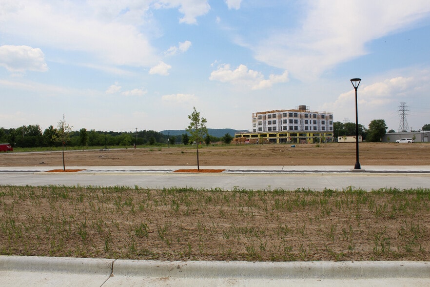 55 River Bend Rd, La Crosse, WI for lease - Building Photo - Image 2 of 13