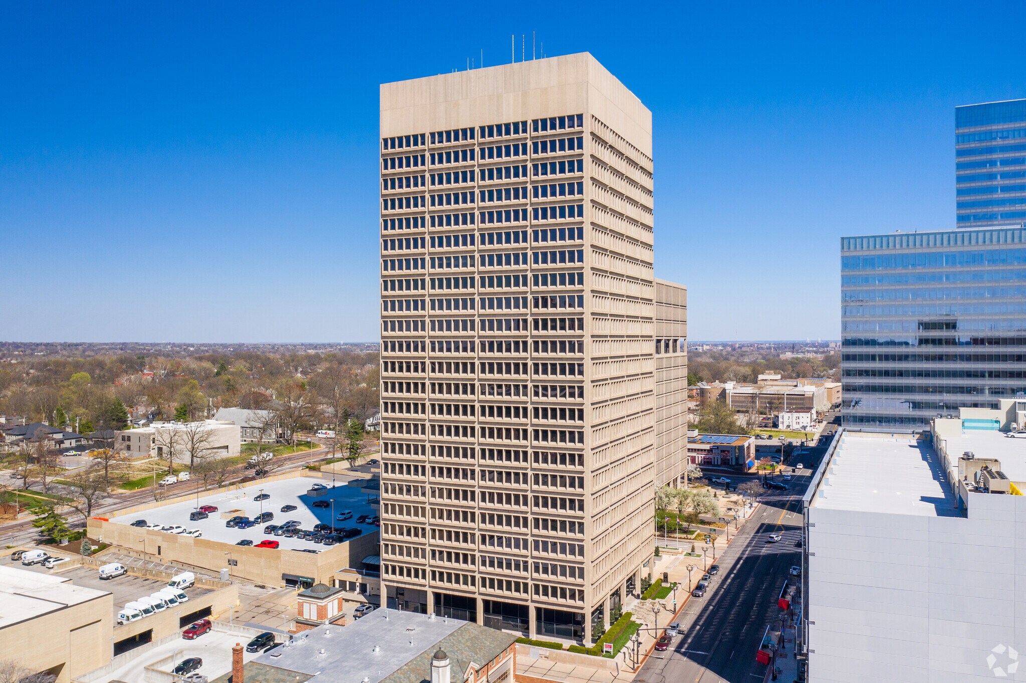 7733 Forsyth Blvd, Clayton, MO à louer Photo du bâtiment- Image 1 de 16