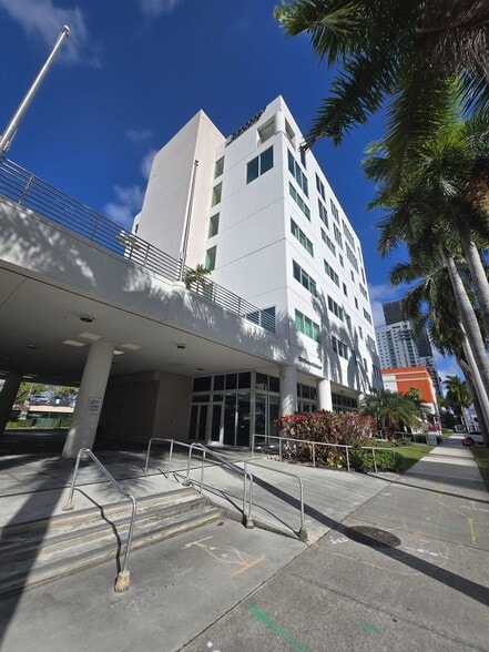 2200 Biscayne Blvd, Miami, FL à louer - Photo du bâtiment - Image 2 de 13