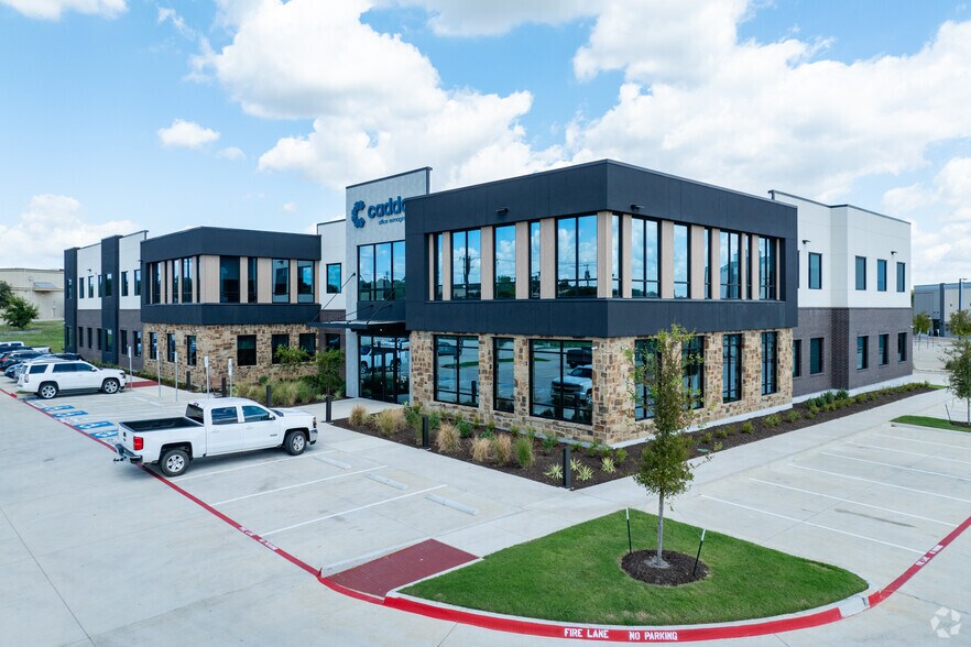 8376 Davis Blvd, North Richland Hills, TX à louer - Photo du bâtiment - Image 1 de 22