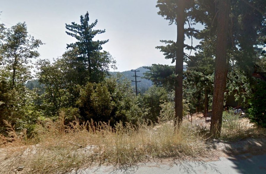Pine Trl, Twin Peaks, CA à vendre - Photo du bâtiment - Image 2 de 3