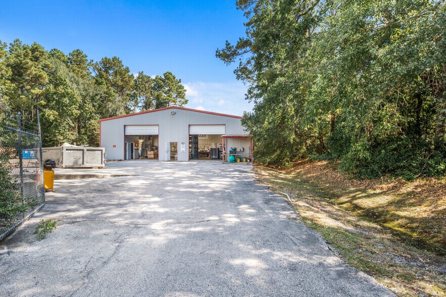 3601 N Loop 336 W, Conroe, TX à vendre - Photo du bâtiment - Image 3 de 30