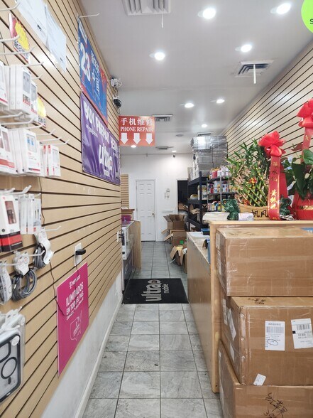 13540 39th Ave, Flushing, NY à vendre - Photo du bâtiment - Image 3 de 8