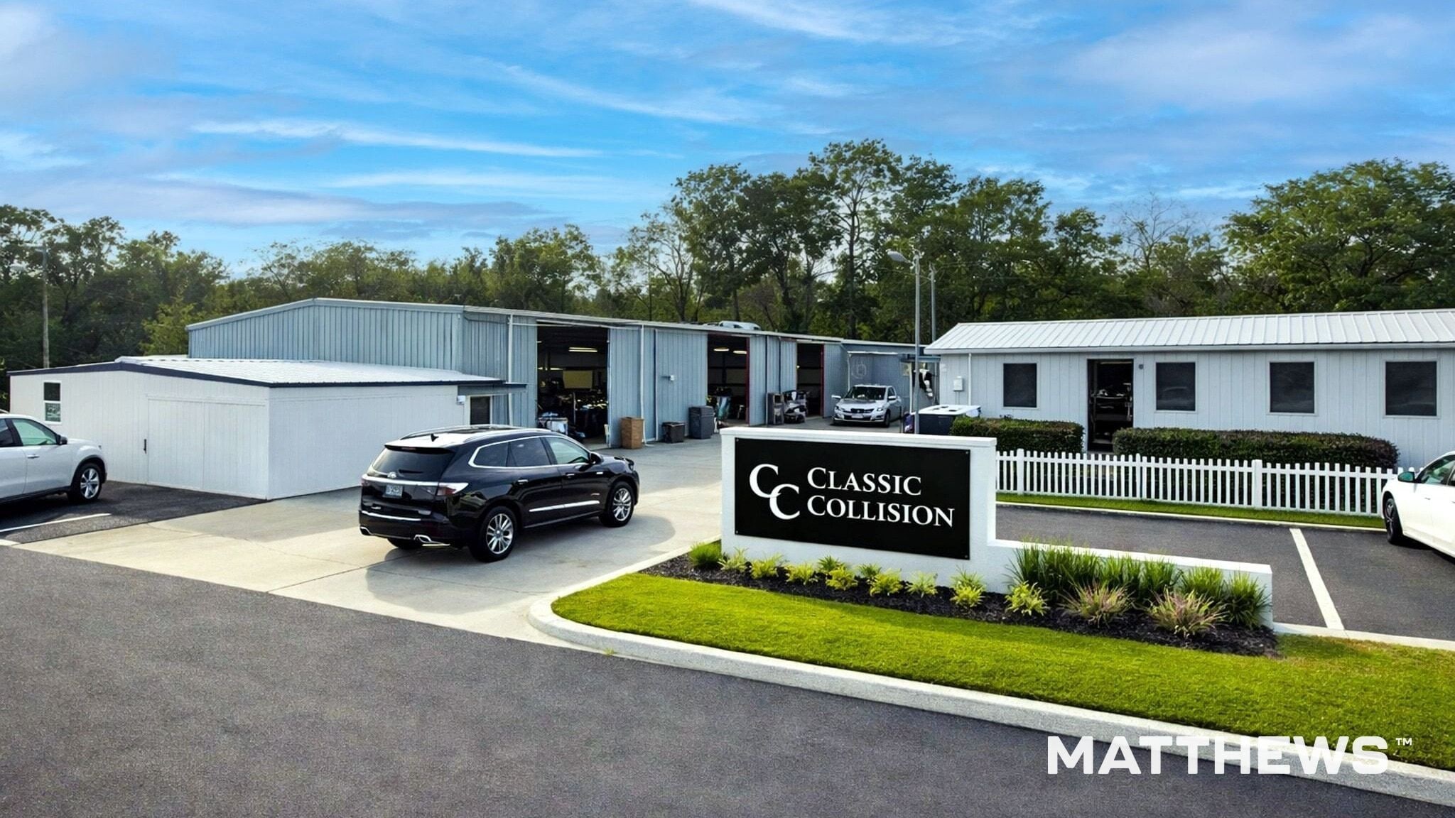 Classic Collision Portfolio portfolio of 1 properties for sale on LoopNet.ca Primary Photo- Image 1 of 5