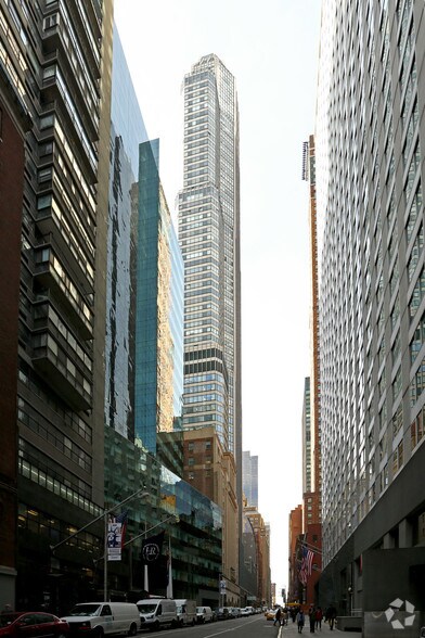156 W 56th St, New York, NY à louer - Photo du bâtiment - Image 3 de 33