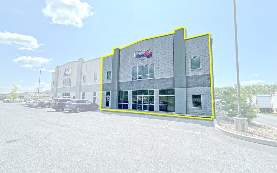 7701 Derry St, Harrisburg, PA à vendre - Photo du bâtiment - Image 2 de 11