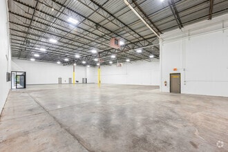 5242 Royal Woods Pky, Tucker, GA for lease Interior Photo- Image 2 of 14