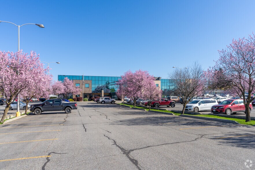 8517 E Trent Ave, Spokane Valley, WA for lease - Building Photo - Image 2 of 5