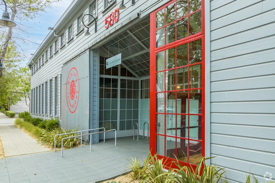 550-590 2nd St, Oakland, CA à louer - Photo du bâtiment - Image 3 de 7
