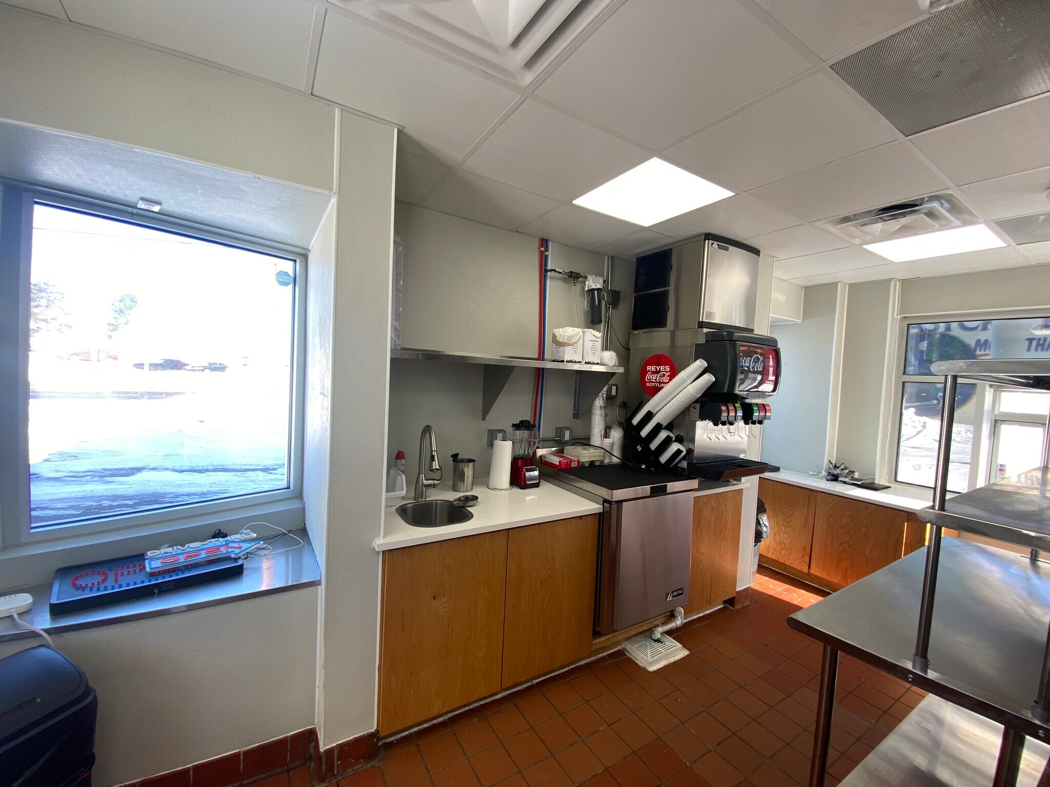 2299 Elizabeth Lake Rd, Waterford, MI à louer Photo principale- Image 1 de 12