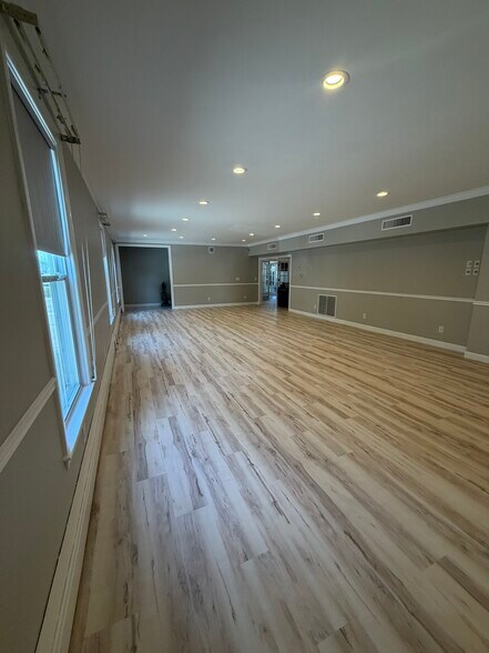 684 Park Ave, Cranston, RI à louer - Photo du bâtiment - Image 3 de 46
