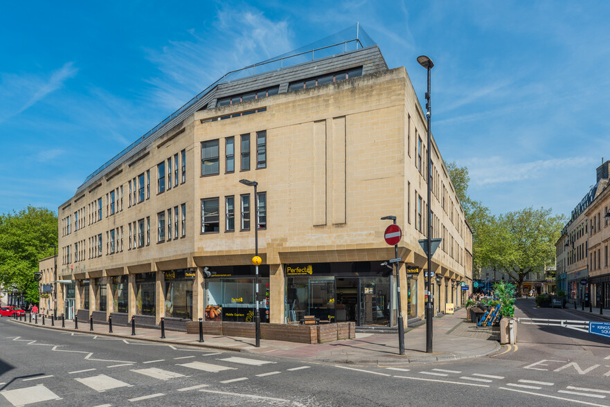 James St W, Bath à louer - Photo du bâtiment - Image 1 de 18